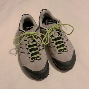 Aku Vibram Unisex Hiking Shoe Size USA M 6 and USA L 7.5 Grey/Black/Neon Green  